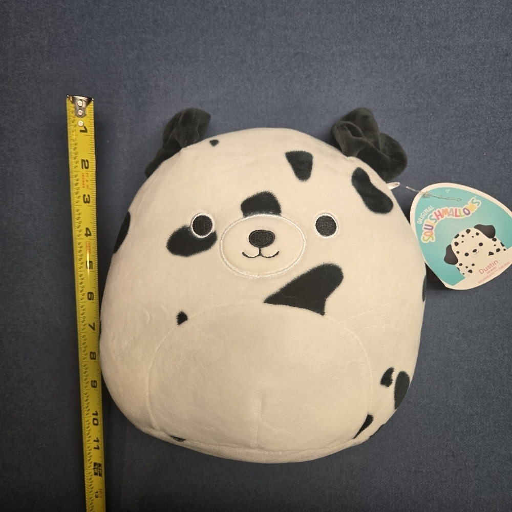 NWT
Dustin the 10" Dalmatian is a spotted Squishmallow from the Pet Squad.